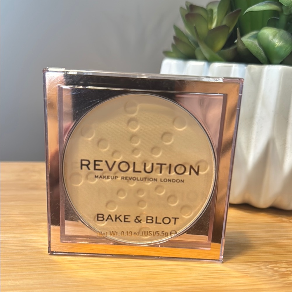 New Revolution Bake & Blot Powder. Banana